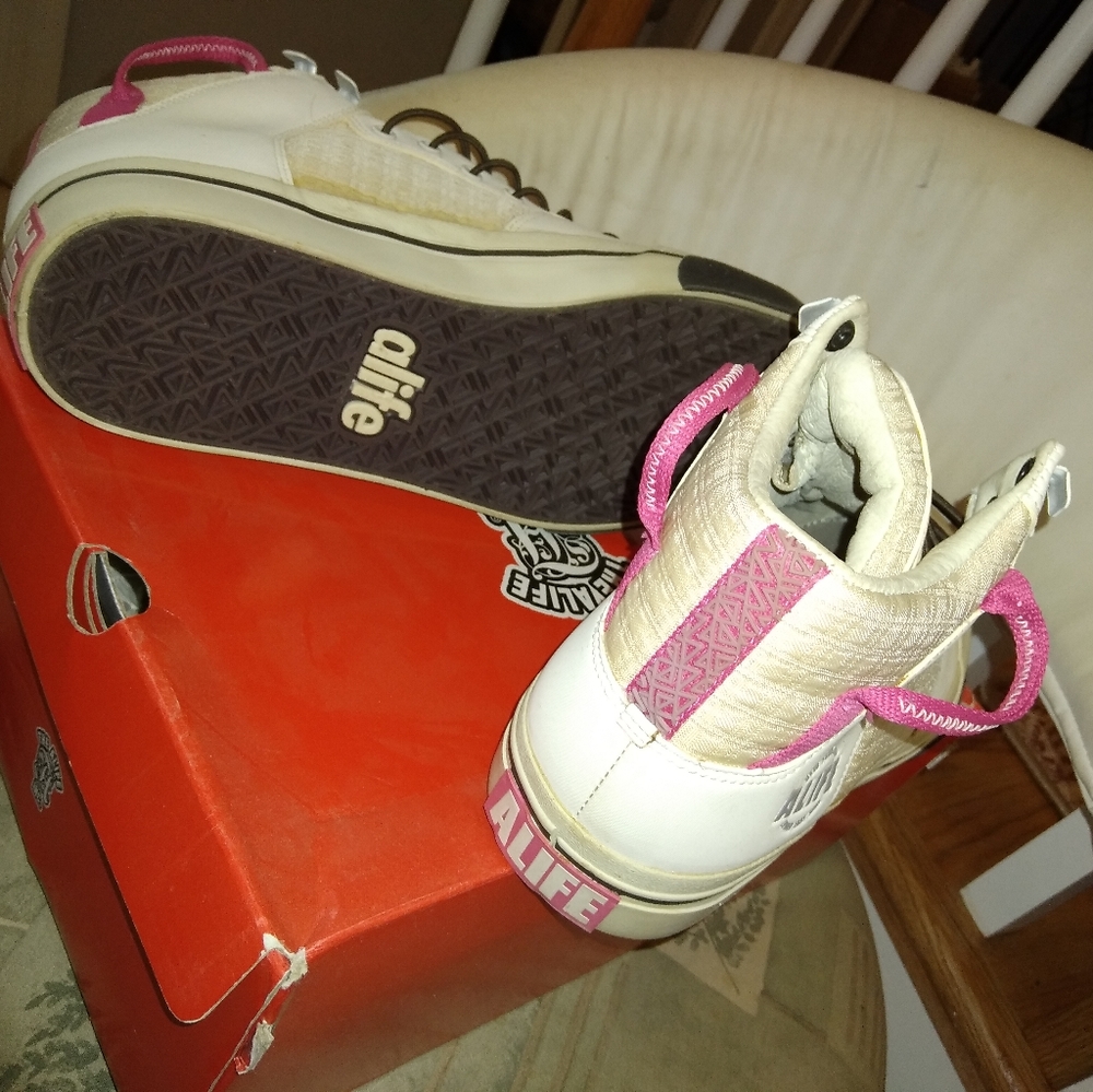 Alife - Picture 2 of 13